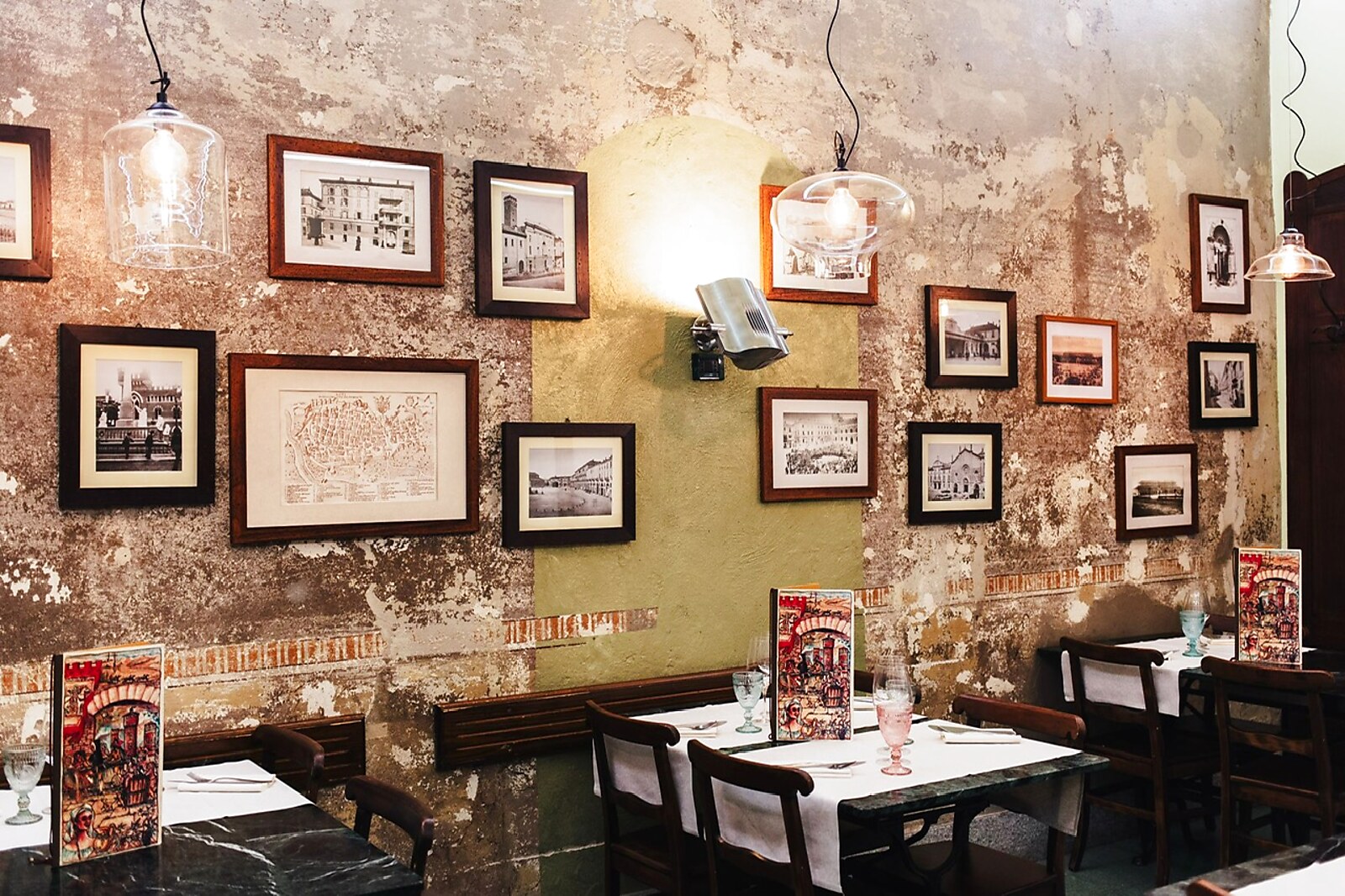 Sala del ristorante piemontese La Douia ad Asti, Piazza Medici
